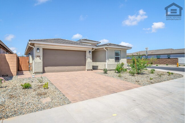 Foto del edificio - 4Bed/3Bath House at Thomas Rd/99th Ave! Ready for Immediate Move-In! -- Mother-In-Law Suite W/Pri...