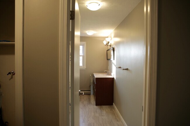 main Bath - 584 Elm St