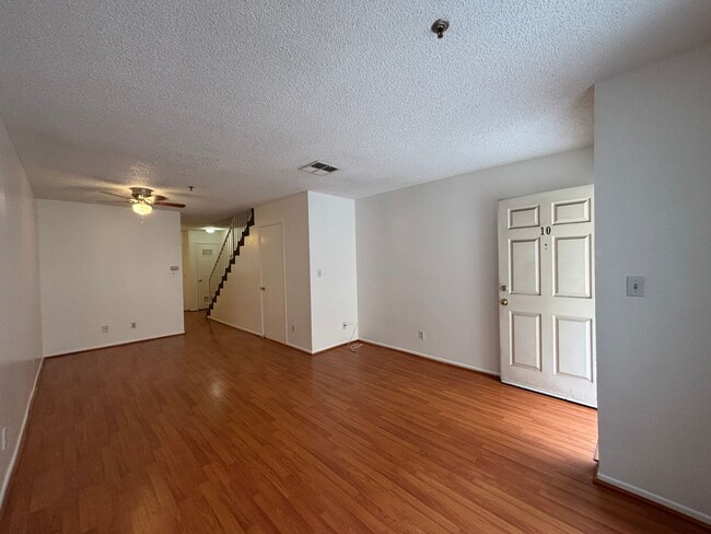 Building Photo - 403 Porter St