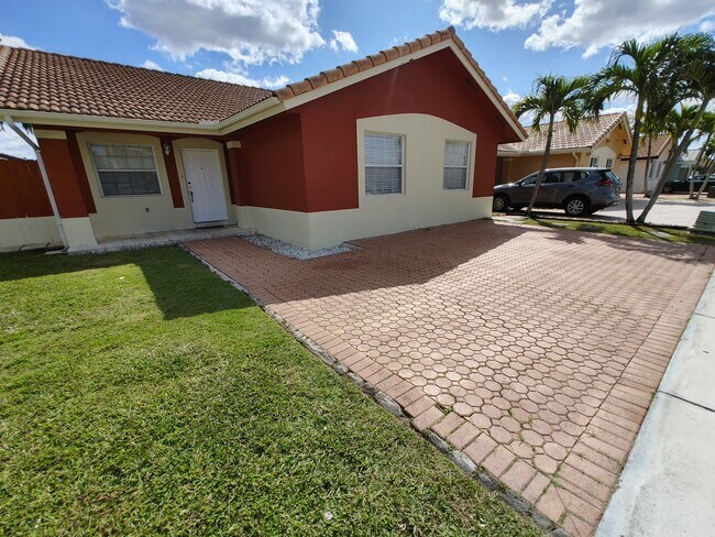 Photo - 1137 NW 128th Pl House