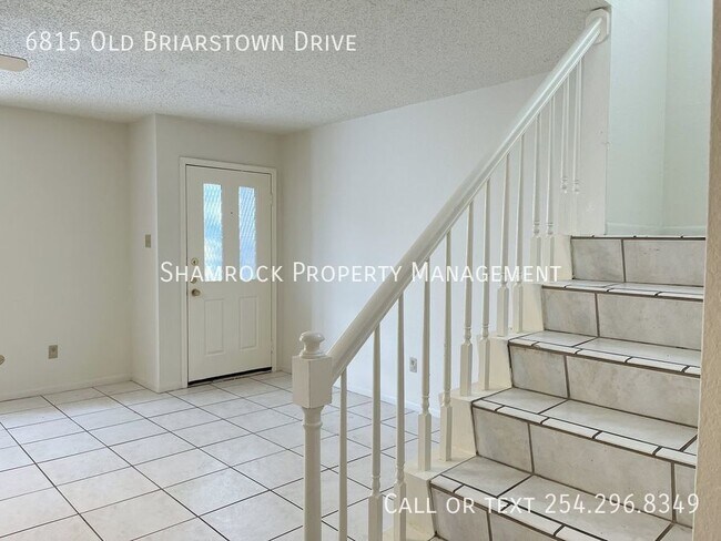 Foto del edificio - Two-story Townhome in Waco!