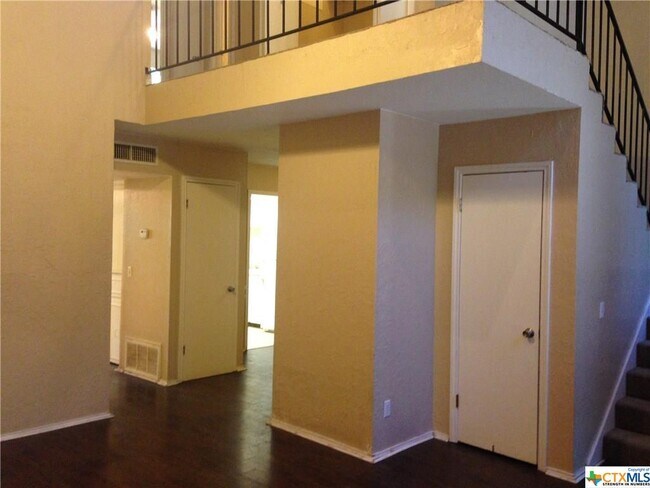 Building Photo - 803 Ranch Rd 12