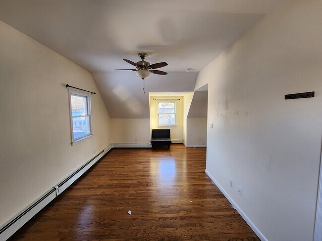 Building Photo - 49 Reynolds St