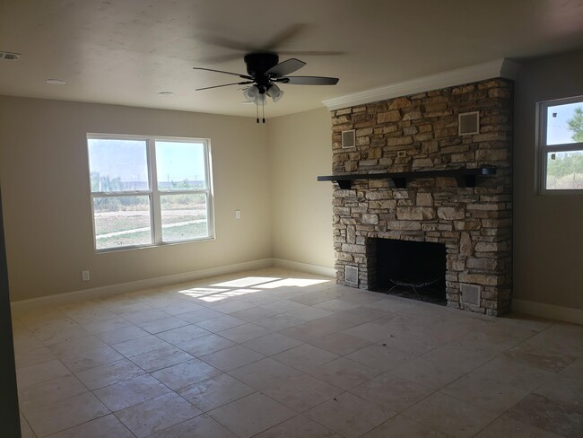 Building Photo - 1 CR 150
