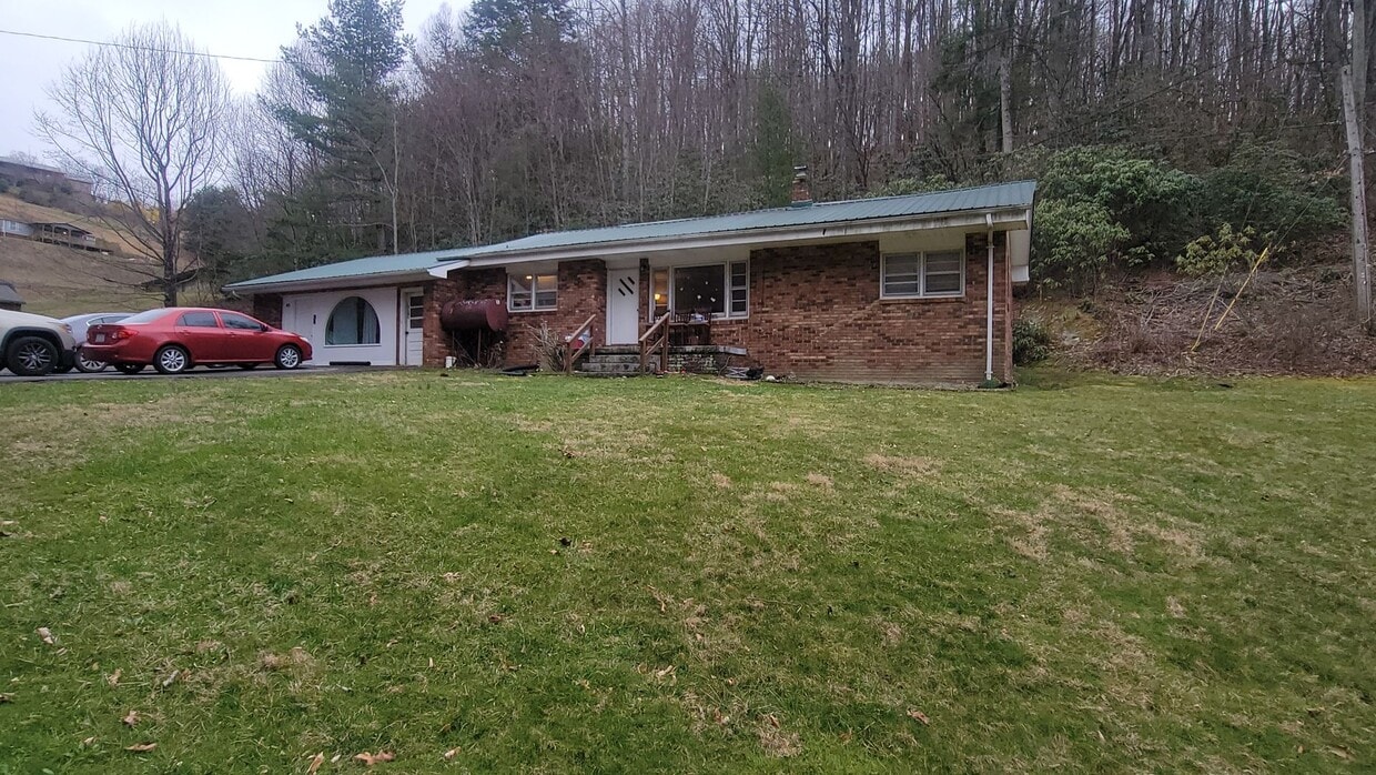 Primary Photo - 168 Roy E Brown Rd
