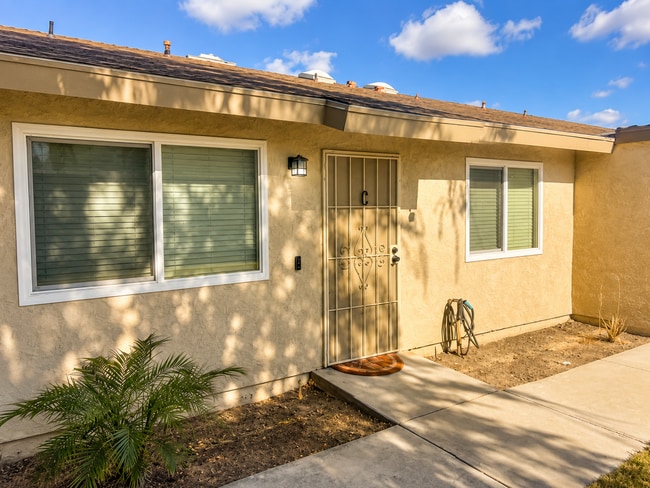Building Photo - 8012 N Laurelglen Blvd