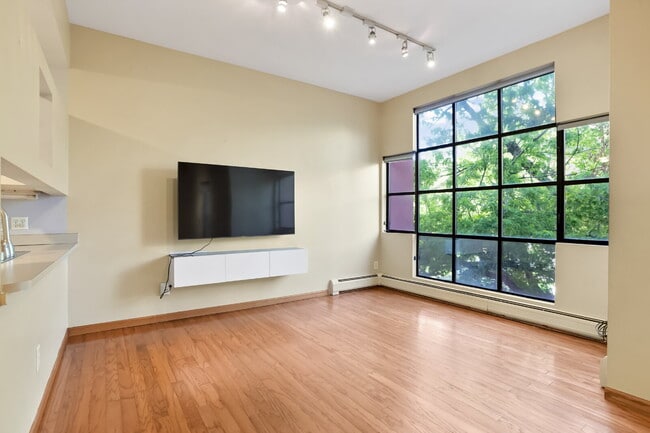 Building Photo - Charming 2 Bed / 1 Bath in Prime Denver Lo...