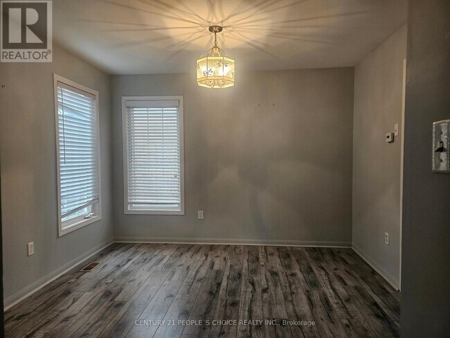 Photo du bâtiment - 24 John W Taylor Ave