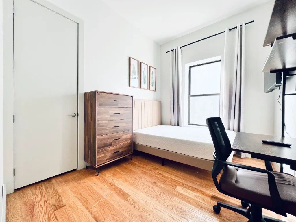 Primary Photo - Furnished room/NOT APARTMENT