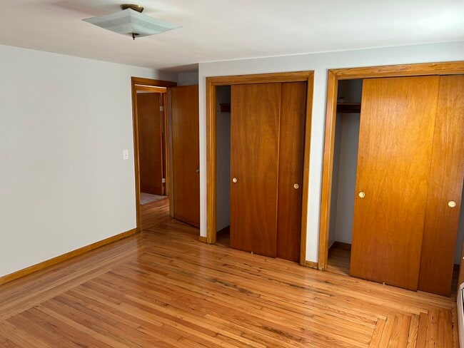 Building Photo - 50 Lakeview Dr