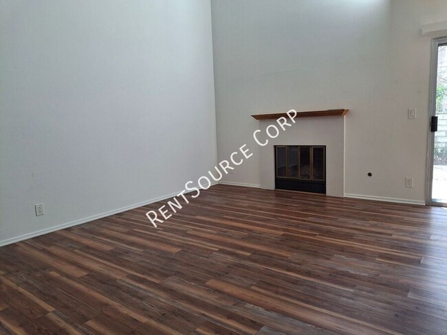 Foto del edificio - 2 Bedroom Townhome for Rent in the Saugus