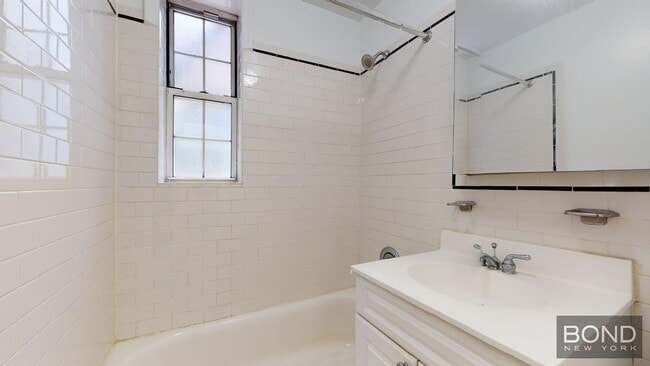 Building Photo - 117 W 13th St