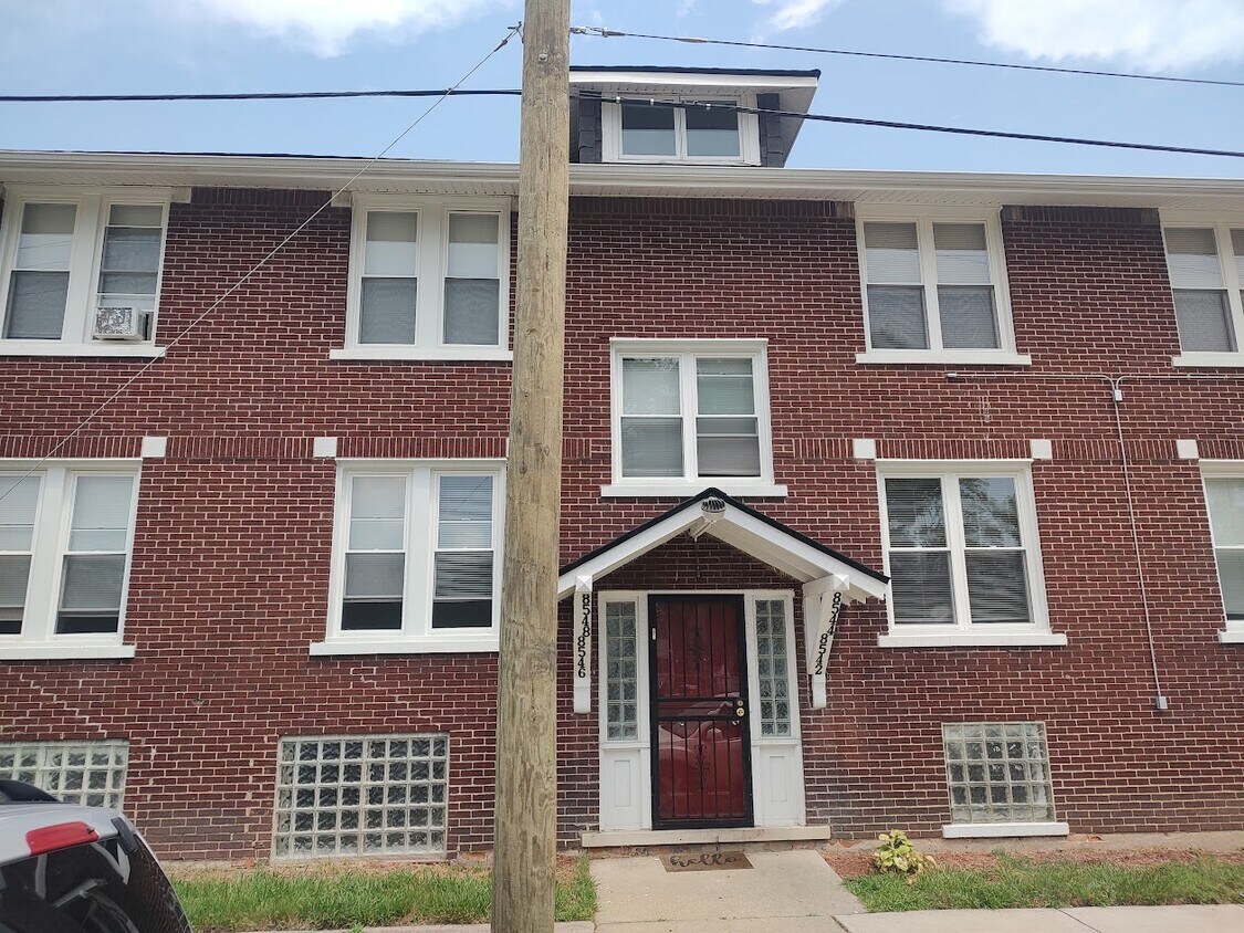 Foto principal - 8544 Ironwood St
