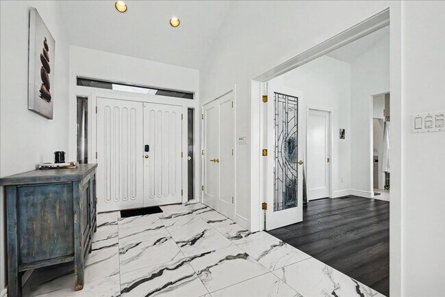 Foto del edificio - 1385 E Ludlow Ridge Rd