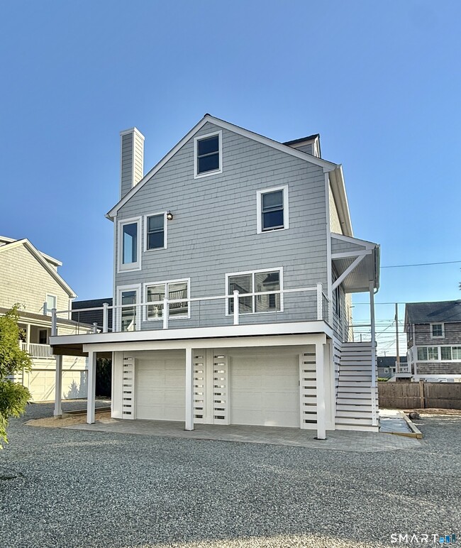 Foto del edificio - 691 Fairfield Beach Rd