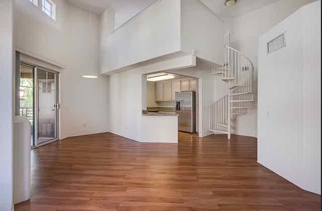 Sala de estar principal - 5557 W 6th St
