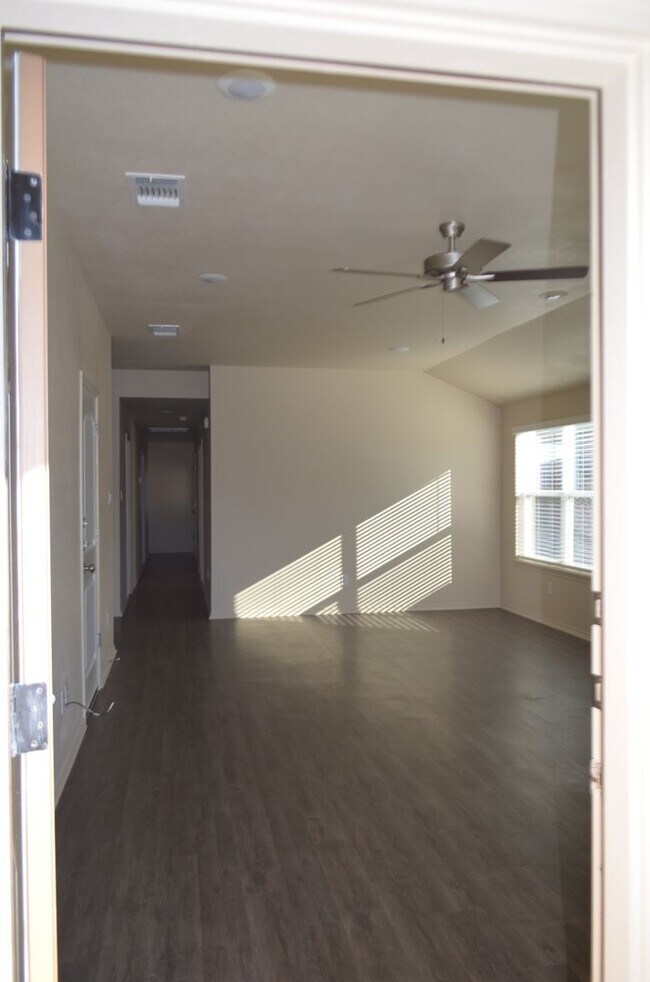 Foto del edificio - 1713 Clovis Dr