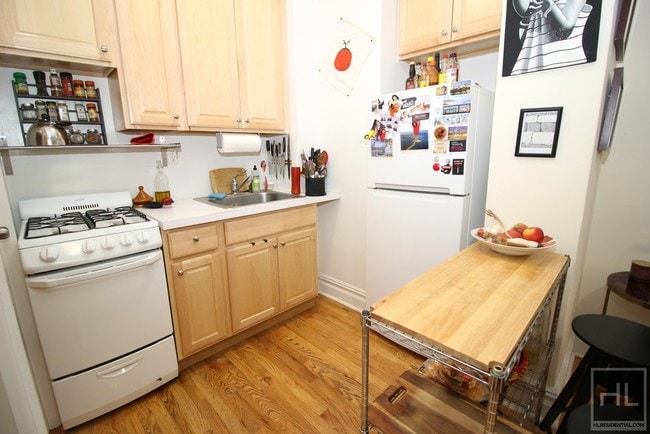 Building Photo - 523 W 112th St