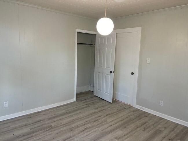 Foto del edificio - 225 Poplar St