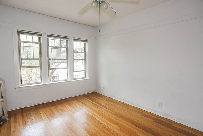 Building Photo - 5137 N Wolcott Ave