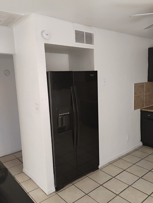 Foto del edificio - 3233 W Melvin St