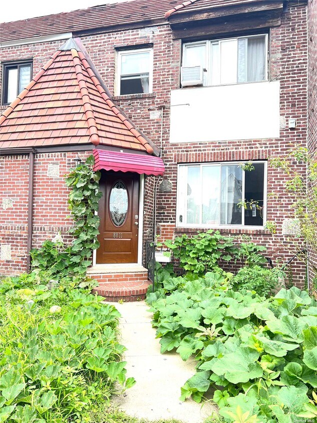 Foto principal - 88-11 Francis Lewis Blvd