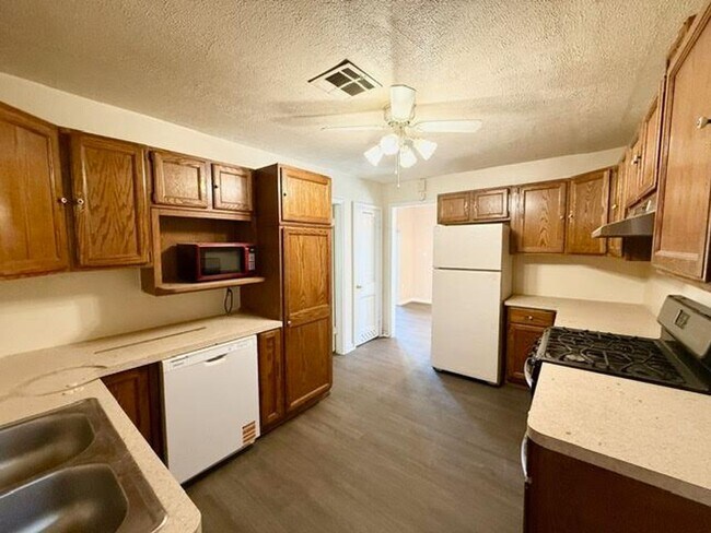 Building Photo - 3716 Parkwood St