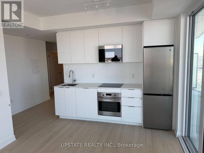 Building Photo - 15 Skyridge Dr