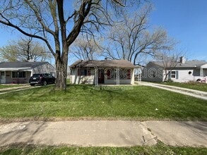 Building Photo - 1020 E Fischer St