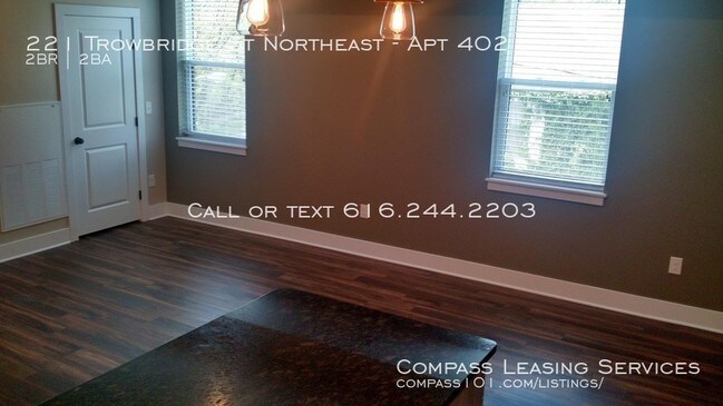 Foto del edificio - 221 Trowbridge St NE