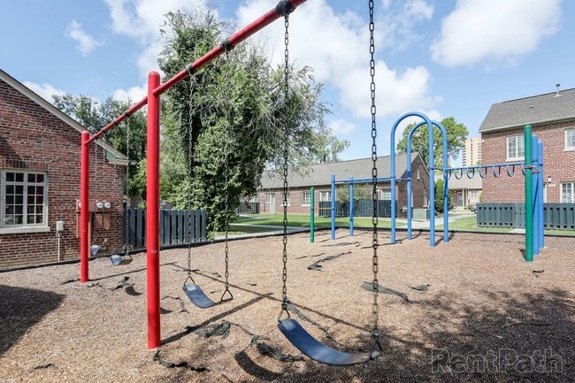 Foto del edificio - Uptown Square Apartments
