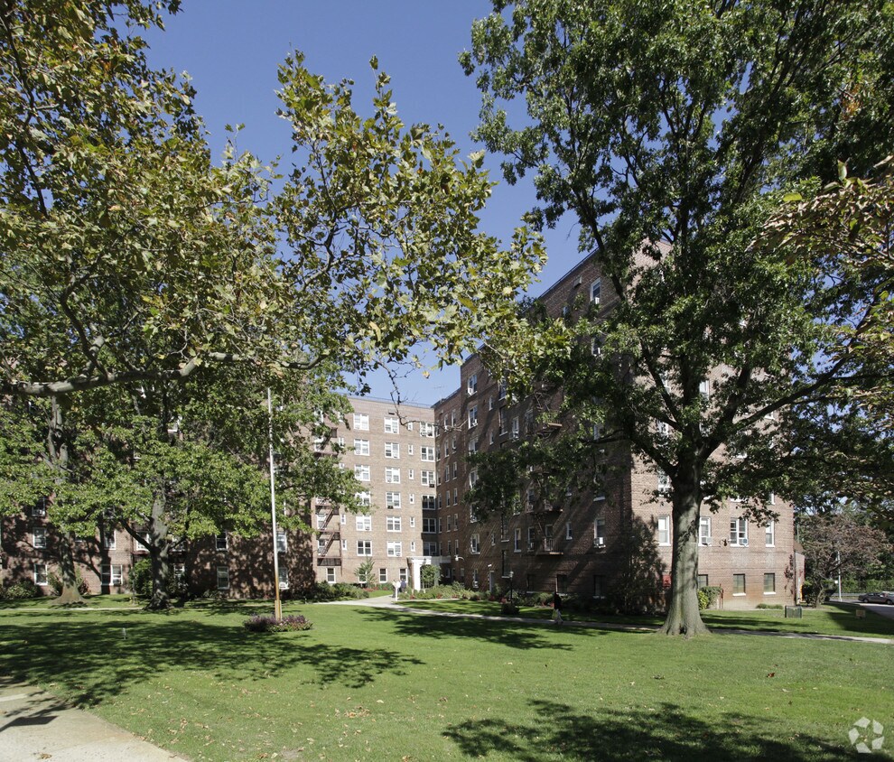 72617281 113th St, Forest Hills, NY 11375 Apartments in Forest