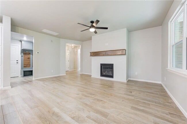 Building Photo - For Lease in Moore, Newer Home in Edgewate...