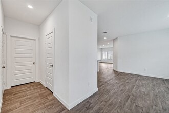 Building Photo - 31622 Whittis Hl Wy