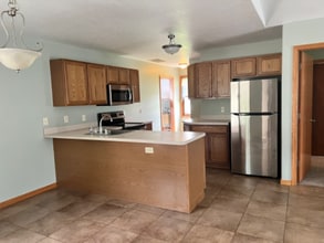 Building Photo - 262 Meadowbrook Ave