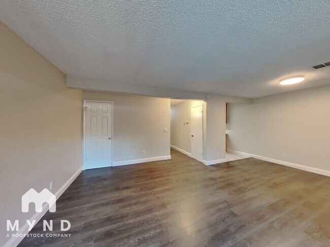 Foto del edificio - 1970 Grande Cir