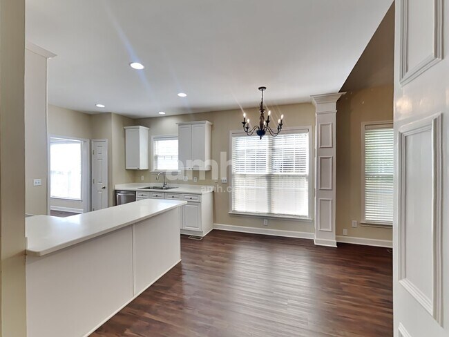 Building Photo - 1725 Woodland Pointe Dr