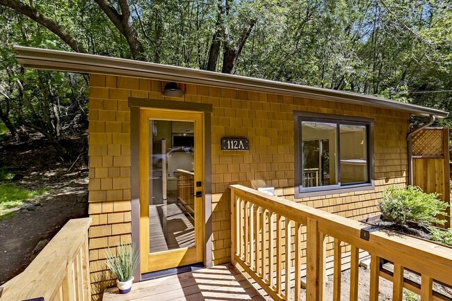 Building Photo - 112 Cypress Dr
