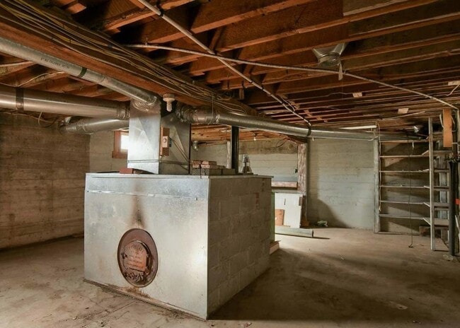 Building Photo - 64 White Pl