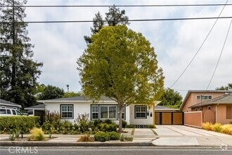Building Photo - 533 N Cambridge St