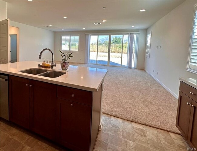 Foto del edificio - 35448 Price St