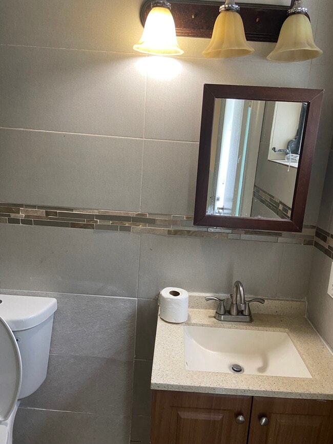 The bathroom - 255 NE 164th Ter
