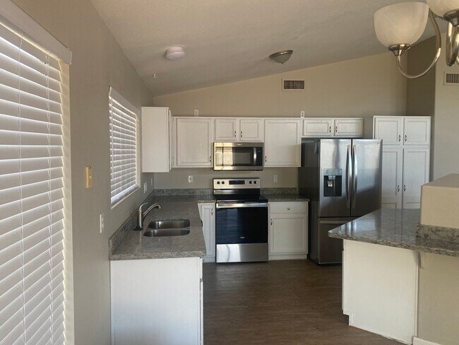 kitchen - 7146 W Hunnington Dr