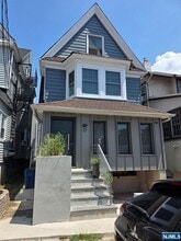 Building Photo - 21 Valley Pl