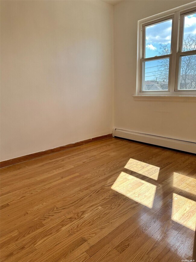 Building Photo - 136-07 59th Ave