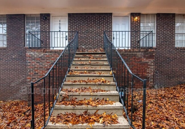 Foto del edificio - 1722 6th Pl Cir NW