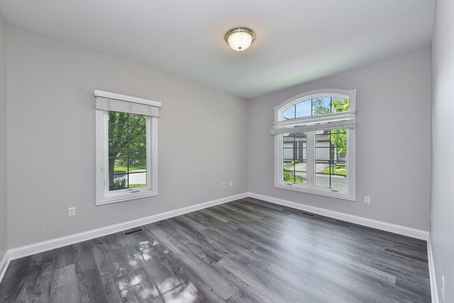 Building Photo - 410 Delnor Glen Dr