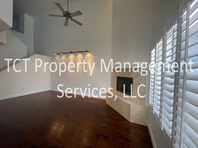 Foto del edificio - Updated Dual Primary Suite in Great Location!