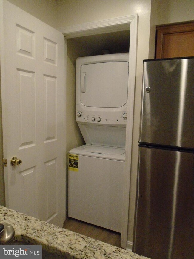 1507 Oronoco St Unit 32, Alexandria, VA 22314 Room for Rent in