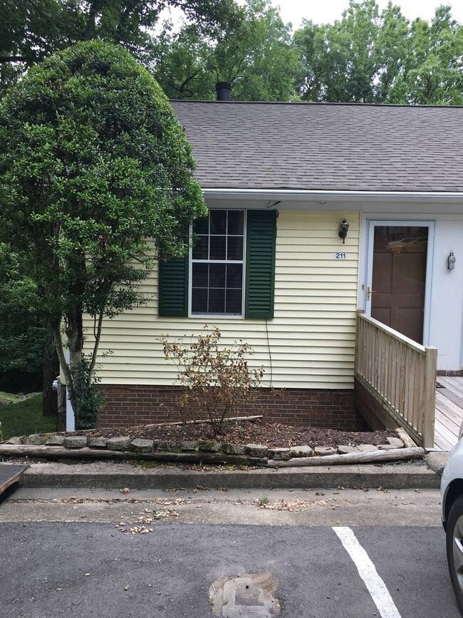 Building Photo - 211 Hickory Forge Dr